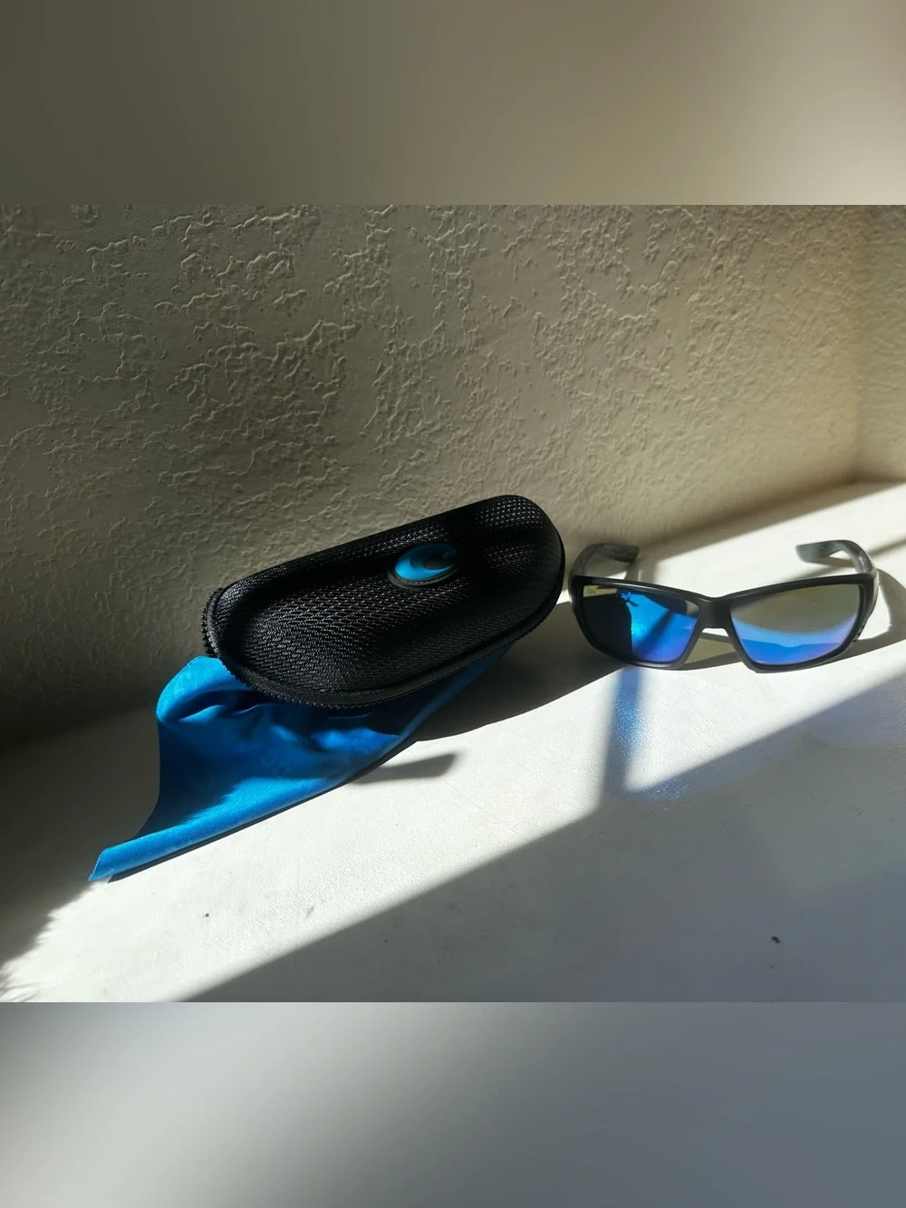 Costa Sunglasses Black w/ Blue Mirrored Lenses + Case – Retail $296